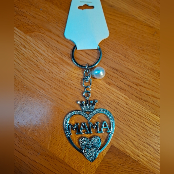 Mama Rhinestone Crown Heart and Faux Pearl Charm Keychain New - Picture 1 of 4